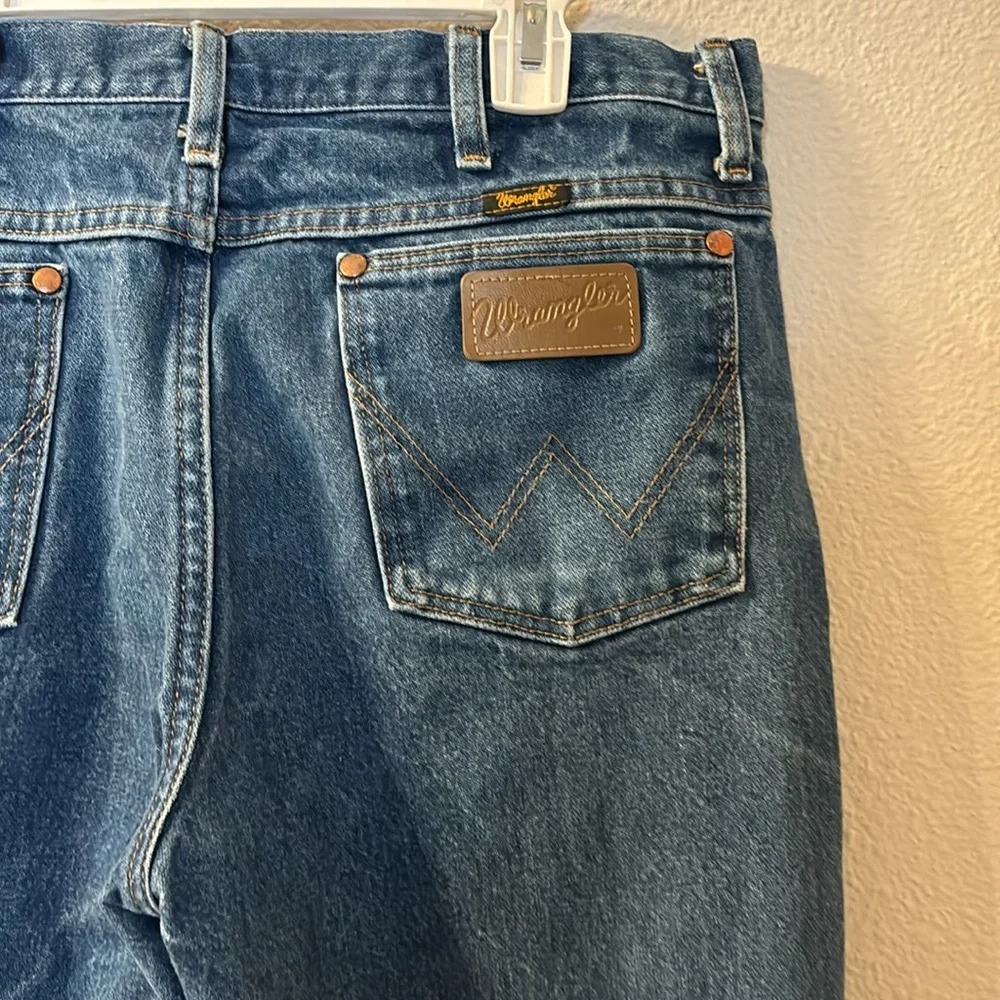 Wrangler straight leg medium wash jeans size 34X31